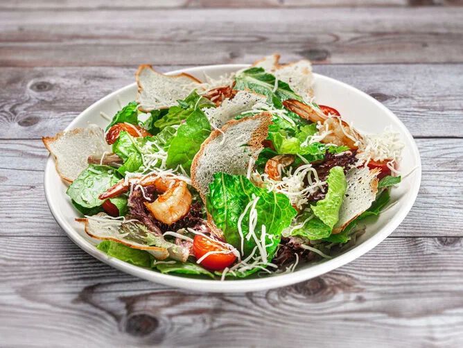 Цезарь с королевскими креветками